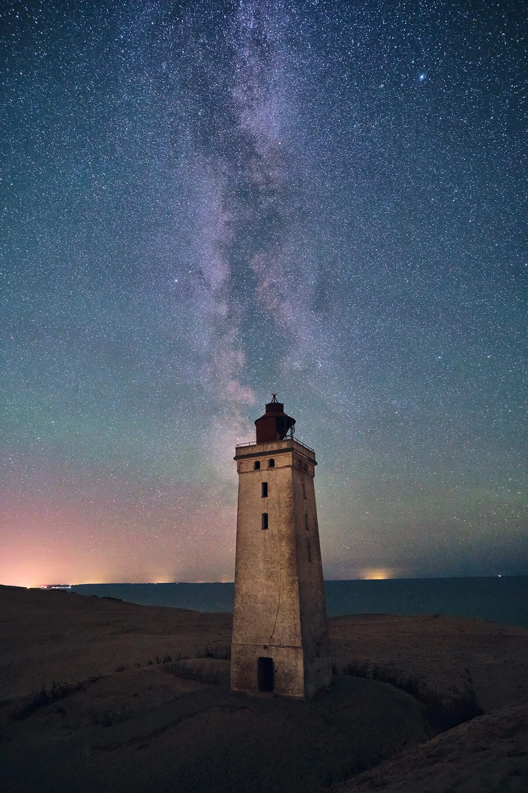 vorverarbeitetes bild des leuchtturms mit milchstraße noch zu dunkel