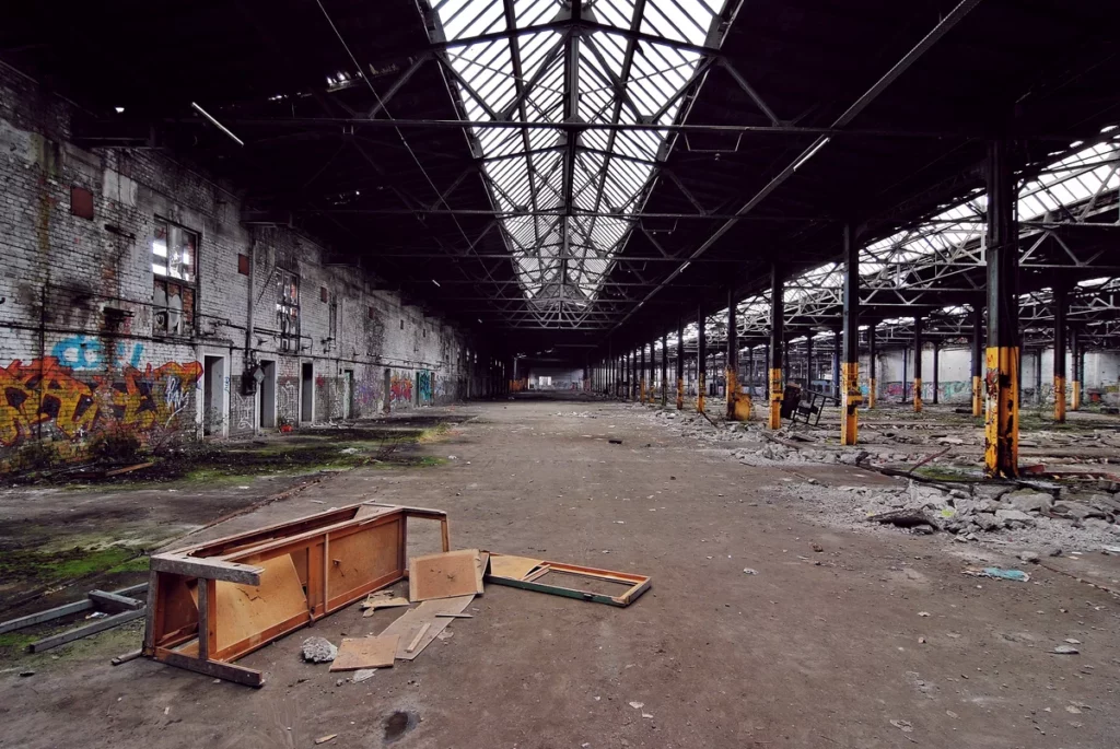 verlassene fabrikhalle ohne vignette