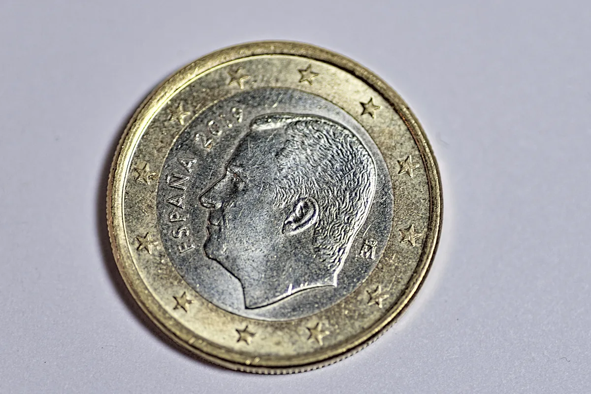 1-Euro-Münze mit leichter Unschärfe