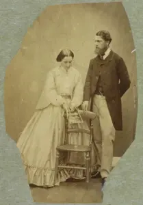 lady hawarden mit Donald Cameron of Lochiel und einem holzstuhl zwischen sich